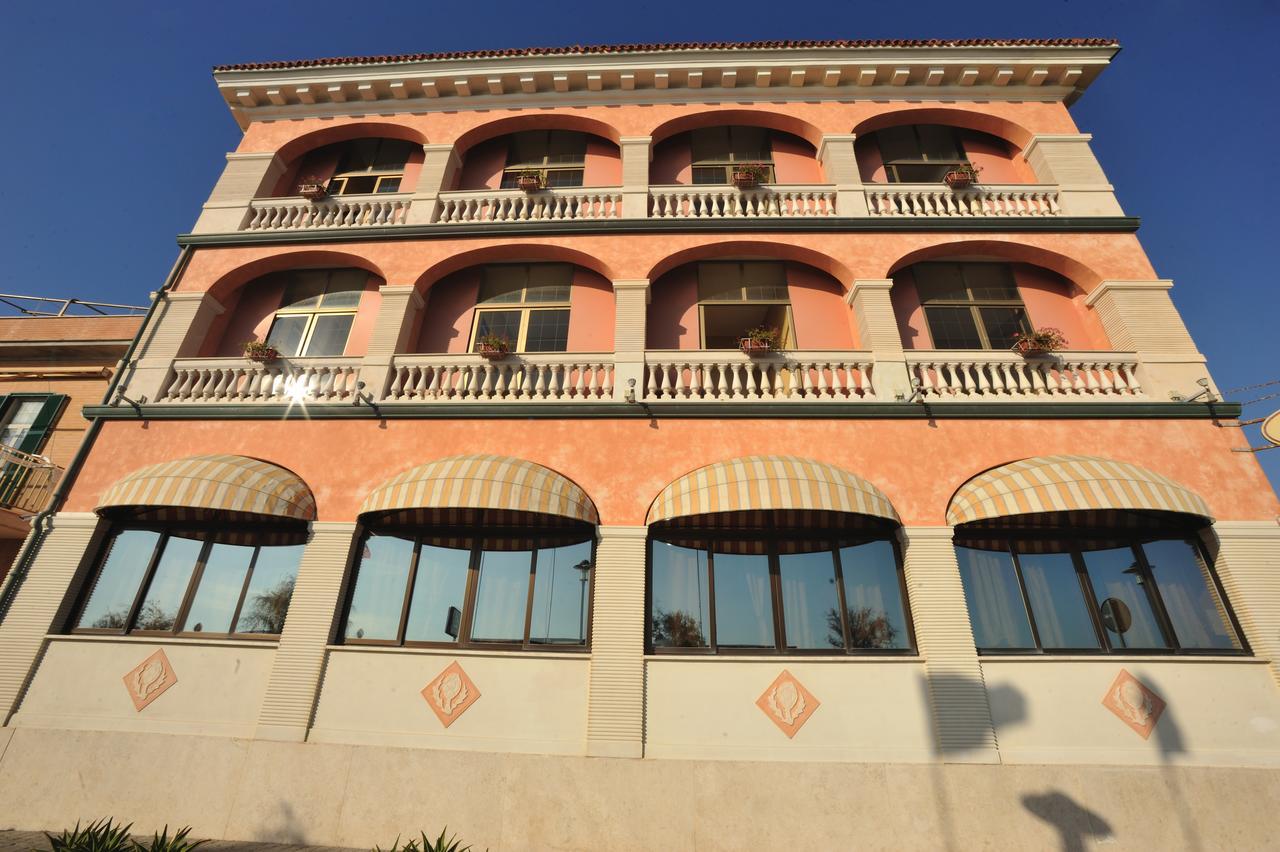 Hotel Miramare Ladispoli Exterior photo