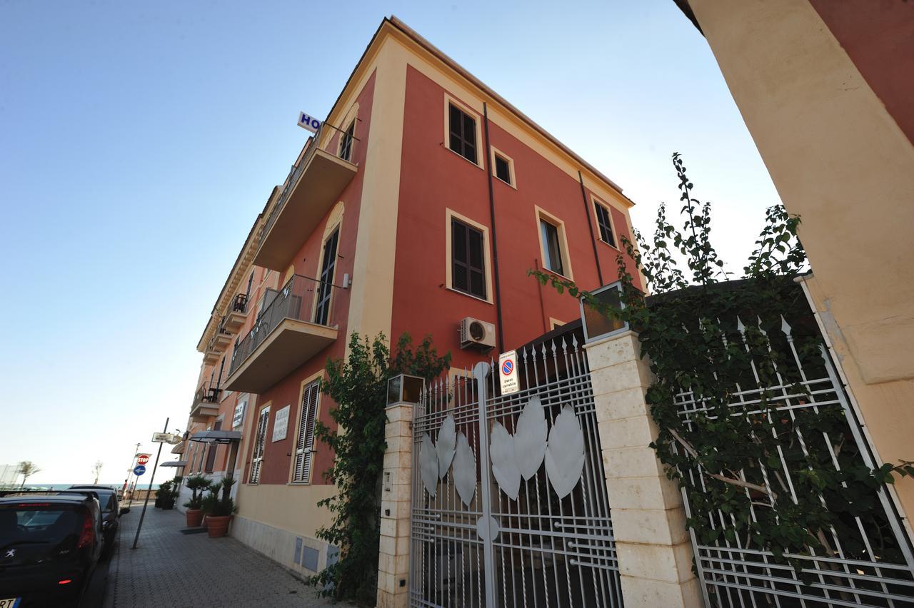 Hotel Miramare Ladispoli Exterior photo